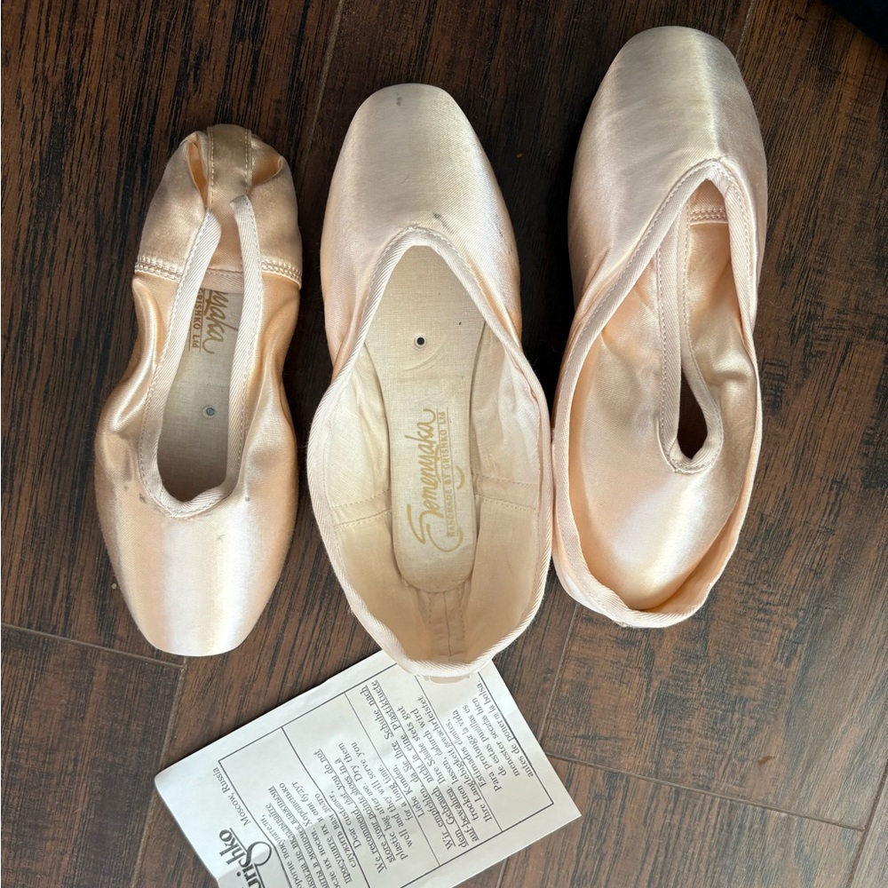 Lot of 2 pairs of Grishko pointe shoes sz 6